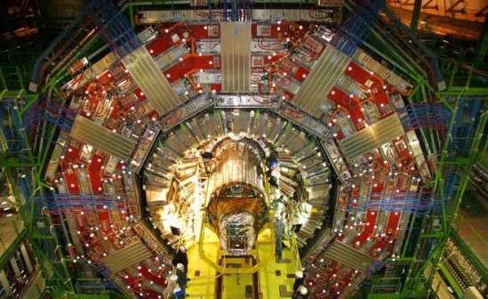 欧洲强子对撞机高能撞击未能造出迷你黑洞