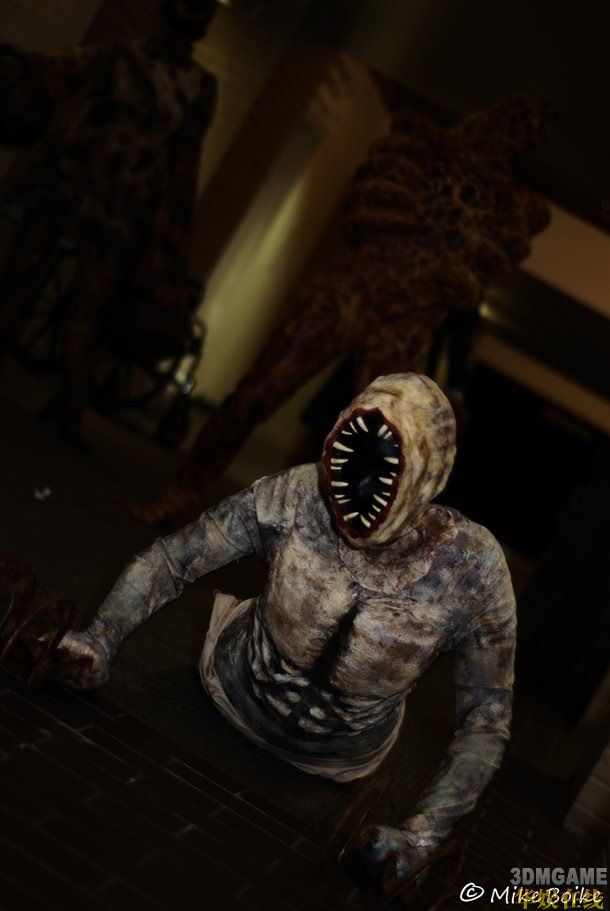 超恐怖寂静岭COS的怪物逼真程度让人叹服