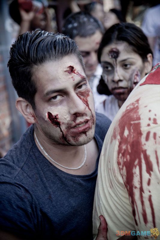 史上最逼真的僵尸cosplay盛典请慎入