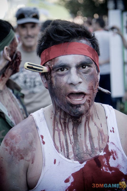 史上最逼真的僵尸cosplay盛典请慎入